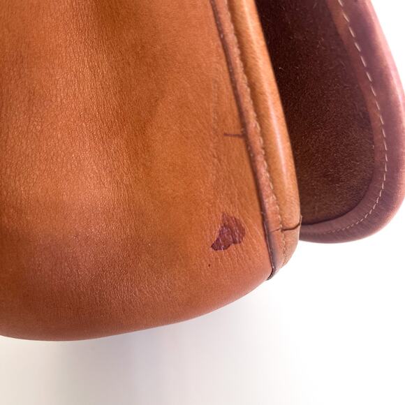Vintage Coach Saddle Shoulder Bag British Tan Cowhide Leather Flap 70s USA 8101 - Picture 16 of 16